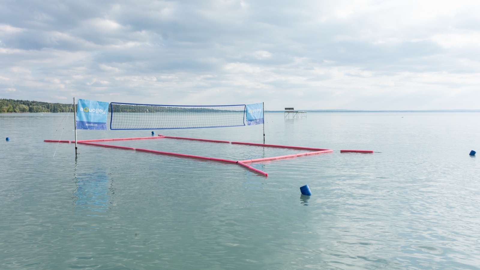 aQuolley — Empty courts